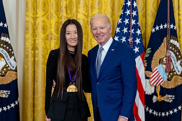 Vera Wang’s Ageless Look – How Does She Actually Maintain It?